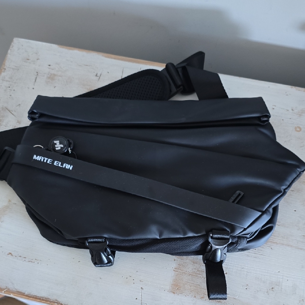 Mate Elan Black Waterproof Sling
